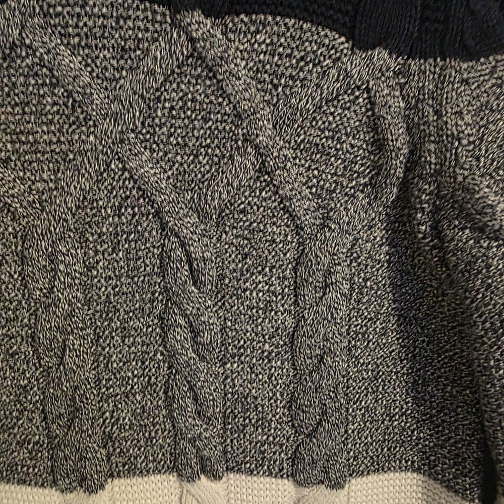 Tablots - Women's  Gray, and off White Cable Knit Sweater - small - Picture 5 of 9